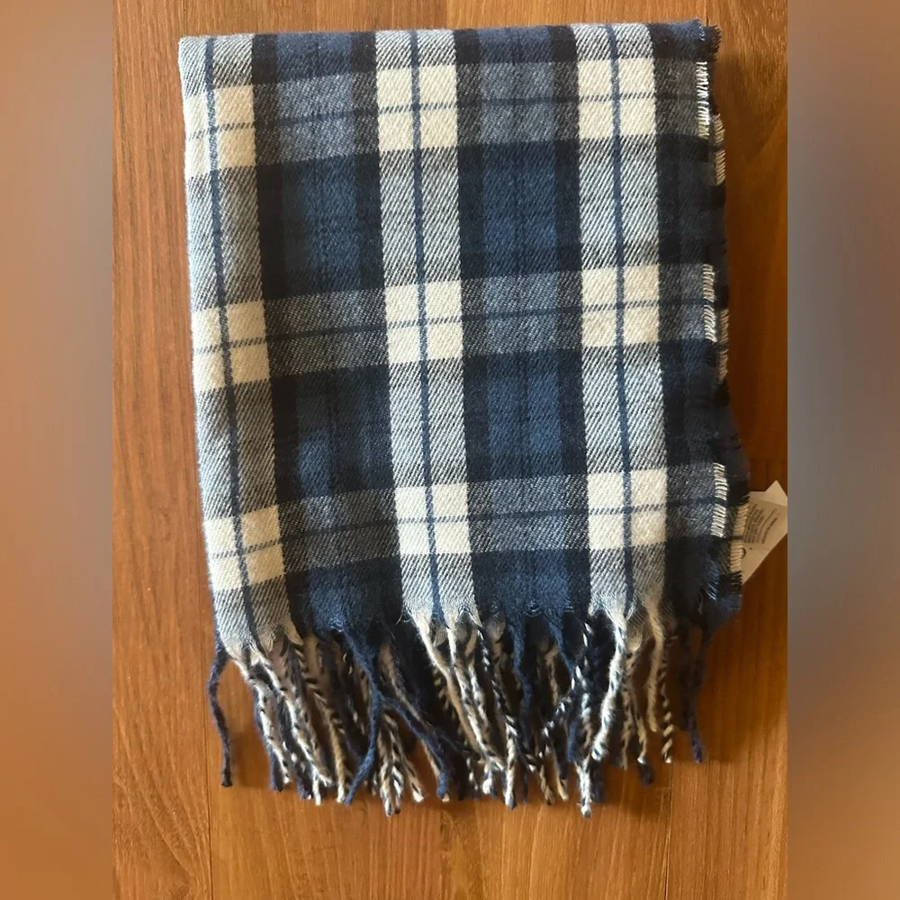 NWT soft blue tartan scarf 🧣 🆕 Old Navy